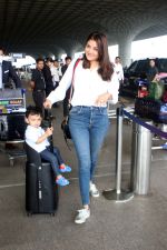 Kajal Aggarwal Spotted At Airport Departure on 28th Sept 2023 (9)_6516dd90bc3a8.JPG