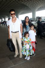 Aayush Sharma, Arpita Khan, Ahil Sharma, Ayat Sharma Spotted At Airport Departure on 29th Sept 2023 (4)_6517fa22ecad0.JPG