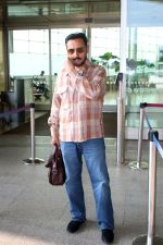 Gulshan Grover Spotted At Airport Departure on 29th Sept 2023 (9)_6517c24719c7b.JPG