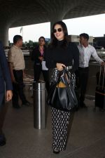 Sunny Leone Spotted At Airport Departure on 29th Sept 2023 (1)_6518218a79b54.JPG