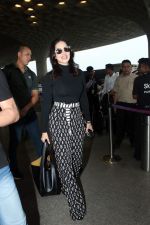 Sunny Leone Spotted At Airport Departure on 29th Sept 2023 (10)_651821b4941a7.JPG