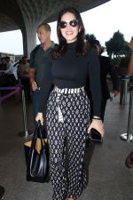 Sunny Leone Spotted At Airport Departure on 29th Sept 2023 (14)_651821c41075b.JPG