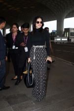 Sunny Leone Spotted At Airport Departure on 29th Sept 2023 (3)_65182192bc1f3.JPG