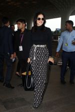 Sunny Leone Spotted At Airport Departure on 29th Sept 2023 (5)_65182198e6b53.JPG