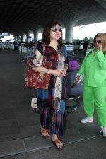 Alka Yagnik Spotted At Airport Departure on 30th Sept 2023 (11)_651959c2c2c70.JPG