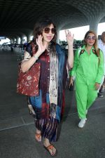 Alka Yagnik Spotted At Airport Departure on 30th Sept 2023 (14)_651959cd3c17a.JPG