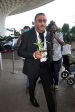 Jackie Shroff Spotted At Airport Departure on 30th Sept 2023 (4)_65195c768c0b2.JPG