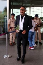 Jackie Shroff Spotted At Airport Departure on 30th Sept 2023 (9)_65195c8ad0775.JPG