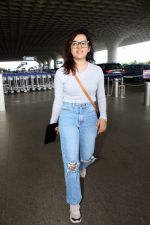 Shirley Setia Spotted At Airport Departure on 30th Sept 2023 (16)_651950348c725.JPG