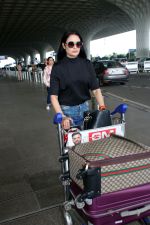 Yuvika Chaudhary Spotted At Airport Departure on 30th Sept 2023 (12)_65192961cf58d.JPG