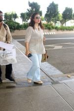 Kajol Spotted At Airport Departure on 4th Oct 2023 (5)_651e96ae900b3.JPG