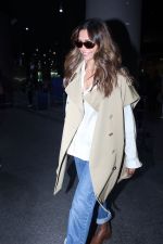 Deepika Padukone Spotted At Airport on 6th Oct 2023 (6)_65268a32e7ede.JPG