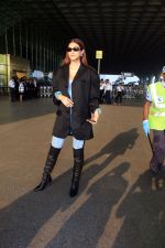 Kirti Sanon Spotted At Airport Departure on 9th Oct 2023 (3)_6526b671ba912.JPG