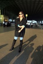 Kirti Sanon Spotted At Airport Departure on 9th Oct 2023 (8)_6526b6830acb8.JPG
