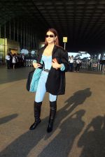 Kirti Sanon Spotted At Airport Departure on 9th Oct 2023 (9)_6526b686e8cd5.JPG