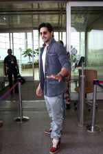 Sidharth Malhotra Spotted At Airport Departure on 6th Oct 2023 (23)_65264f5b3a3a8.JPG