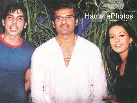 Amrita Rao with Sunil and Zayed Khan