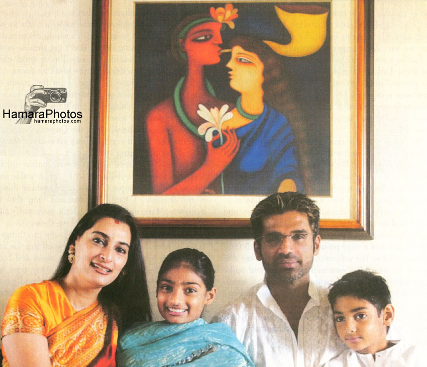 Sunil Shetty with wife Mana and kids