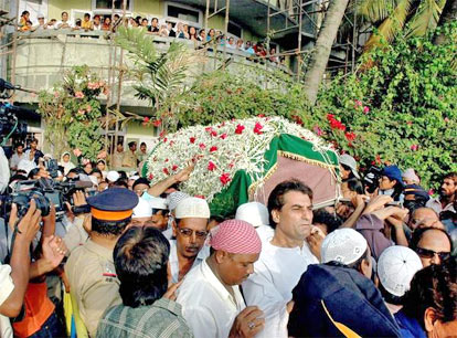 The mortal remains of noted music composer Naushad Ali being taken for last rites