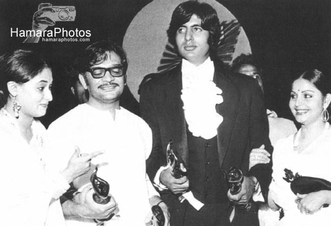 Amitabh Bachchan with Rakhi, Gulzar and Jaya