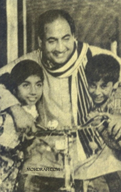 Mohd Rafi in playing mood with his children