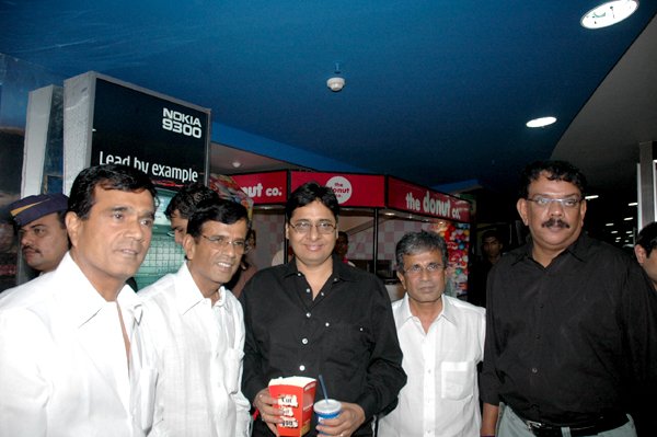  Abbas, Mastan, Vashu Bhagnani, Hussain Burmawala & Priyadarshan at Premiere Of Garam Masala