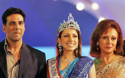 Akashay Kumar, winner of the "Gladrags Miss India 2006" Shilpa Singh