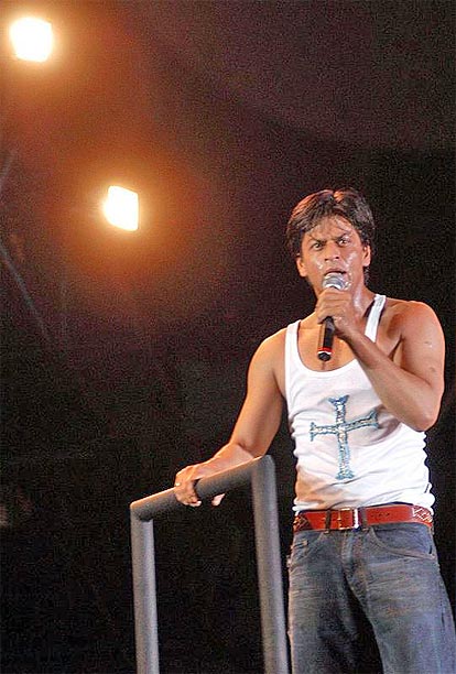Shahrukh Khan performing at ‘Temptation 2005’