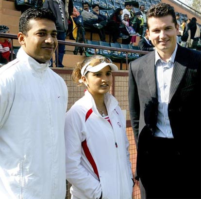  Sania Mirza, Mahesh Bhupathi and former Dutch player Richard Krajicek
