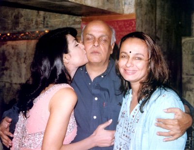 Meera, Mahesh Bhatt & Soni Razdan in Nazar press conference