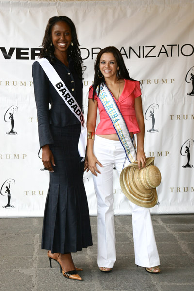 Jewel Garner, Miss Universe Barbados 2007, and Carolina Raven, Miss Universe Aruba 2007-4