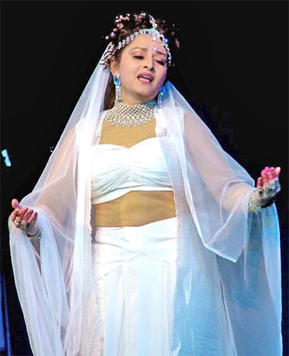 Jaya Prada performs in "Amarpali"