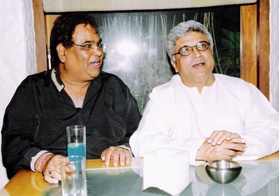 Satish & Javed Akhtar in Birthday bash of Satish Kaushik