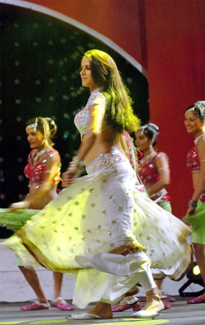 Neha Duphia, On the sets of Pakistani movie Kabhi Pyar Na Karna