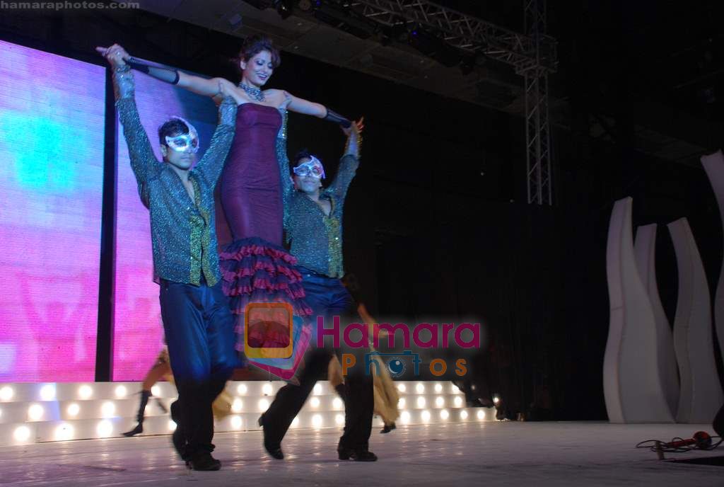 Model walk the ramp for Matrix show in Goregaon on 6th Sept 2010 
