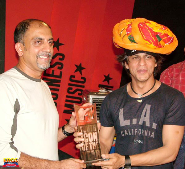 Shahrukh Khan is MTV youth icon of the year!