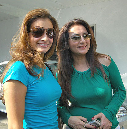 Diya Mirza with Poonam Dhillon