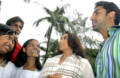 mitabh Bachchan along with Abhishek and Rani Mukherjee interact with orphaned children