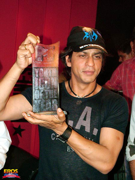 Shahrukh Khan is MTV youth icon of the year!