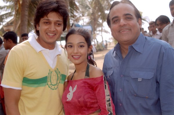 Ritesh Deshmukh, Amrita Rao, Ashok Thakeria