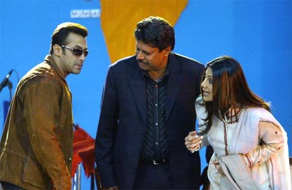 Salman Khan, Shilpa Shetty and former Indian cricket captain Kapil Dev