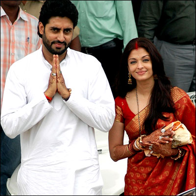 Aishwarya and Abhishek greets the general public on their way out of the template