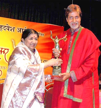 Lata Mangeshkar & Amitabh Bachchan