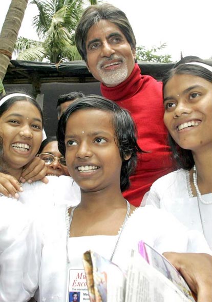 Amitabh Bachchan  interacts with children from the tsunami affected Port Blair