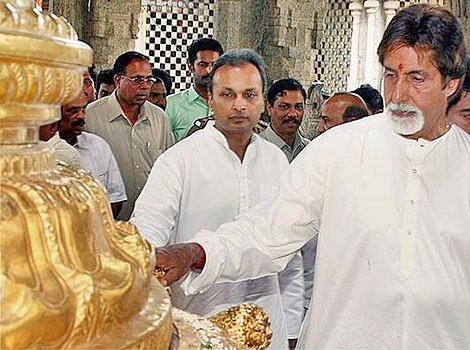 Amitabh Bachchan and Anil Ambani in the temple during Aishwarya Abhishek Wedding