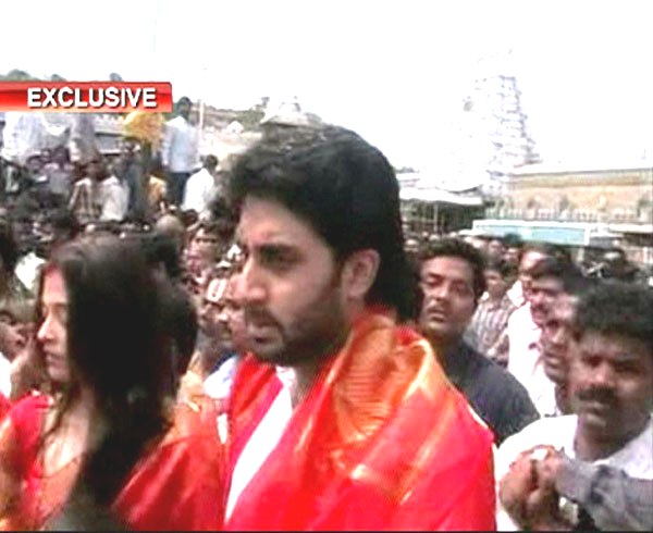 Abhishek and Aishwarya with the crowd