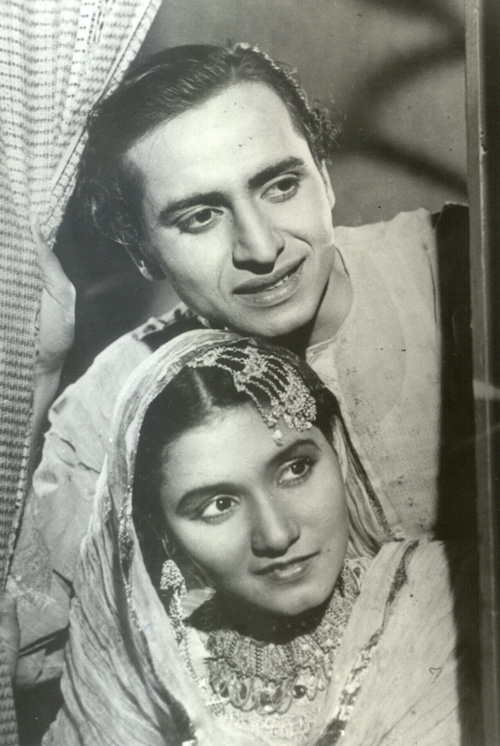 Pran with Noor Jahan from the film Khandaan