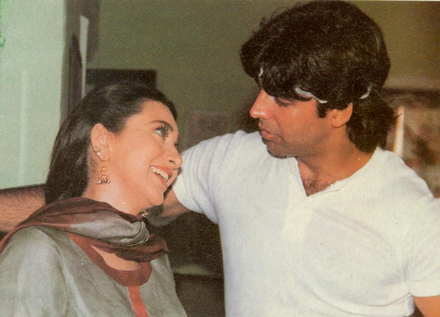 Karishma Kapoor and Akshay Kumar / Karisma Kapoor - Bollywood Photos