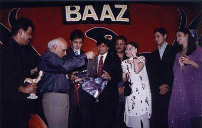 Yash Chopra, Amitabh Bachchan, Jackie Shroff, Dino Morea & Karishma Kapoor