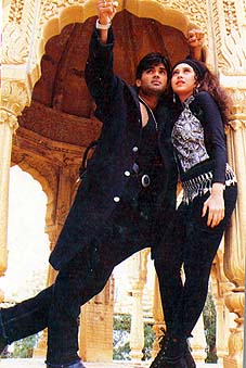 Karishma Kapoor and Sunil Shetty